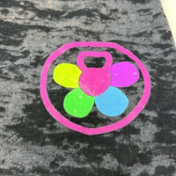 gym t-shirt Women's sleeveless in gray with exercise figures size M - Picture 5 of 9